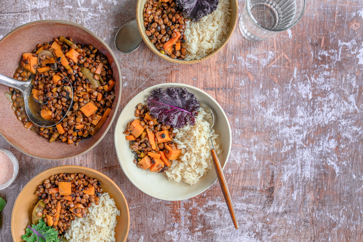 Chickpea curry with vegetables and brown rice